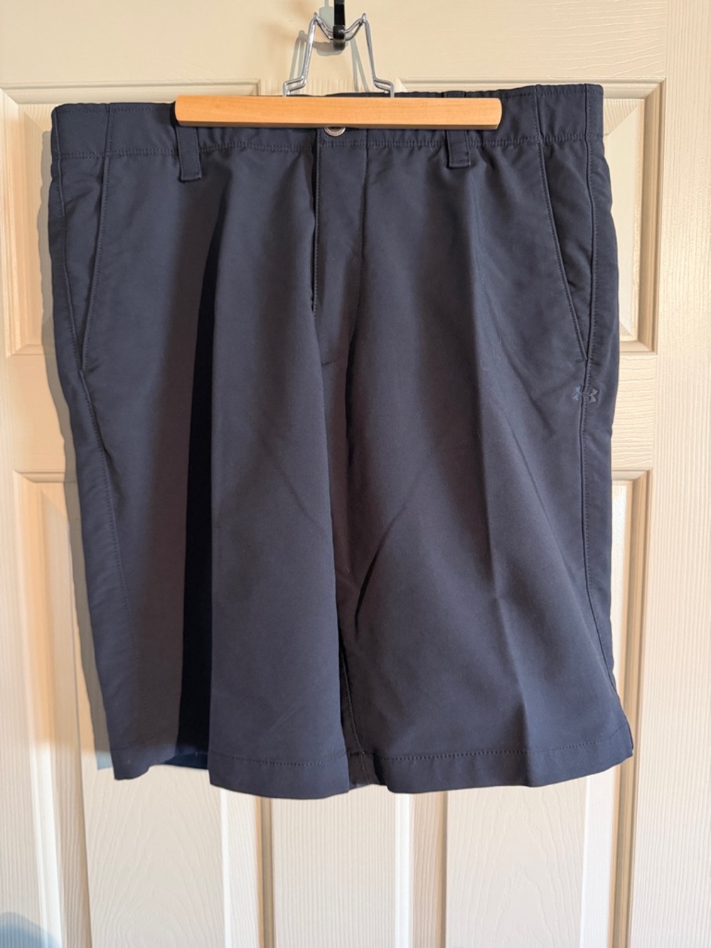 Under Armour Men's Black Athletic Flat-Front Shorts